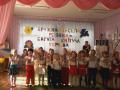 Хлопчики козачата та красуні дівчата